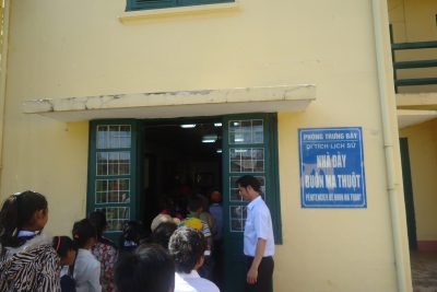 Tham quan di tích lịch sử trong tỉnh của học sinh khối 5